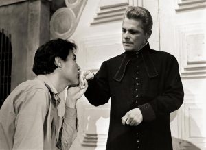 Fotografia em preto e branco da peça O Pagador de Promessas.